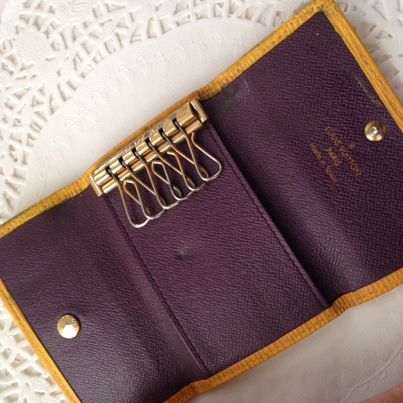 Louis Vuitton, Yellow Epi Leather 6-Hooks Key Case - Picture 5 of 8